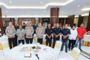 Kepala Kepolisian Daerah (Kapolda) Jawa Timur, Irjenpol Nanang Avianto buka puasa bersama Pokja Polda Jatim di Gedung Patuh Mapolda Jatim, Rabu 25 Februari 2026.