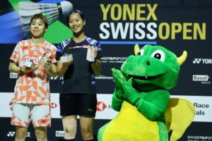Putri Kusuma Wardani (kanan) kalah dari dari Supanida Katethong, unggulan ketujuh asal Thailand, dua game langsung  11-21, 15-21 di final Swiss Open 2026. (foto: PBSI)