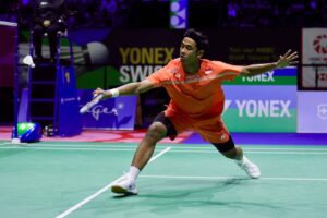 Alwi Farhan harus mengakui ketangguhan Yushi Tanaka dari Jepang dengan dua game langsung 18-21, 12-21 di final nomor tunggal putra Swiss Open 2026 (foto: PBSI)