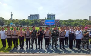 Apel pasukan di Markas Polda Jawa Timur sebagai persiapan menghadapi Lebaran 2026.