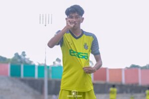 Selebrasi penyerang Celebest Mohamad ‘’Uci’’ Rifki setelah mencetak gol ke gawang Persada di pertandingan Babak 32 Besar Liga 4 Nasional 2025/2026 di Stadion Kebogiri, Boyolali, Jawa Tengah, Rabu sore (10/6/2026).