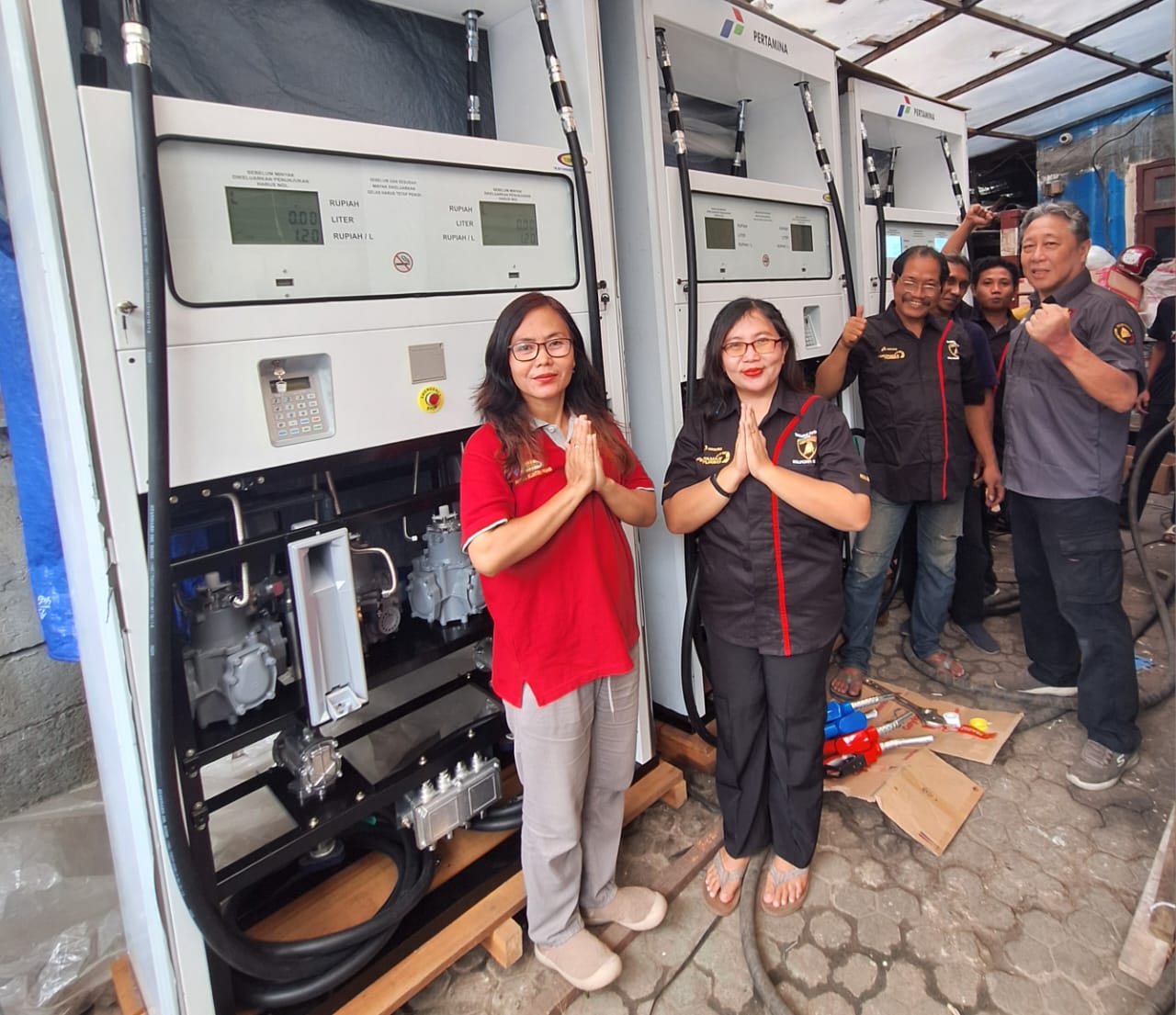 Awak media Independen melakukan kunjungan edukatif ke lokasi perakitan unit pompa ukur dispensing pump merek lokal PREMIER di Jalan Dukuh Pakis II No. 112, Surabaya, Kamis (15/1/2026)