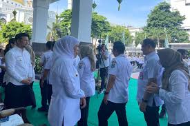 Gubernur Jatim Khofifah Indar Parawansa saat acara Halal Bi Halal di hari pertama ASN Pemprov Jatim masuk kerja Rabu (25/3/2026)