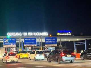 Volume lalu lintas di ruas Tol Surabaya–Mojokerto (Sumo) Jawa Timur meningkat 25,3 persen selama periode H-10 hingga H-2 Idul Fitri 1447 Hijriah.