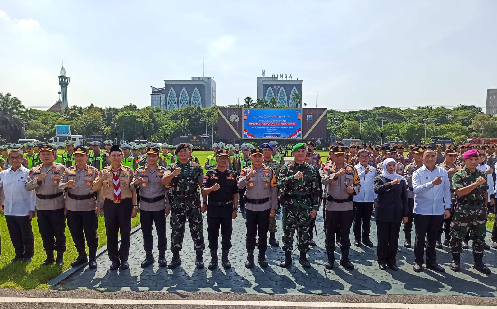 Apel pasukan di Markas Polda Jawa Timur sebagai persiapan menghadapi Lebaran 2026.