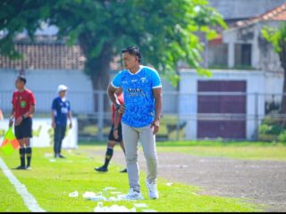 Redi Supriyanto mendapat amanah masuk sebagai asisten pelatih PSMP di Putaran Nasional Liga 4 2025/2026.