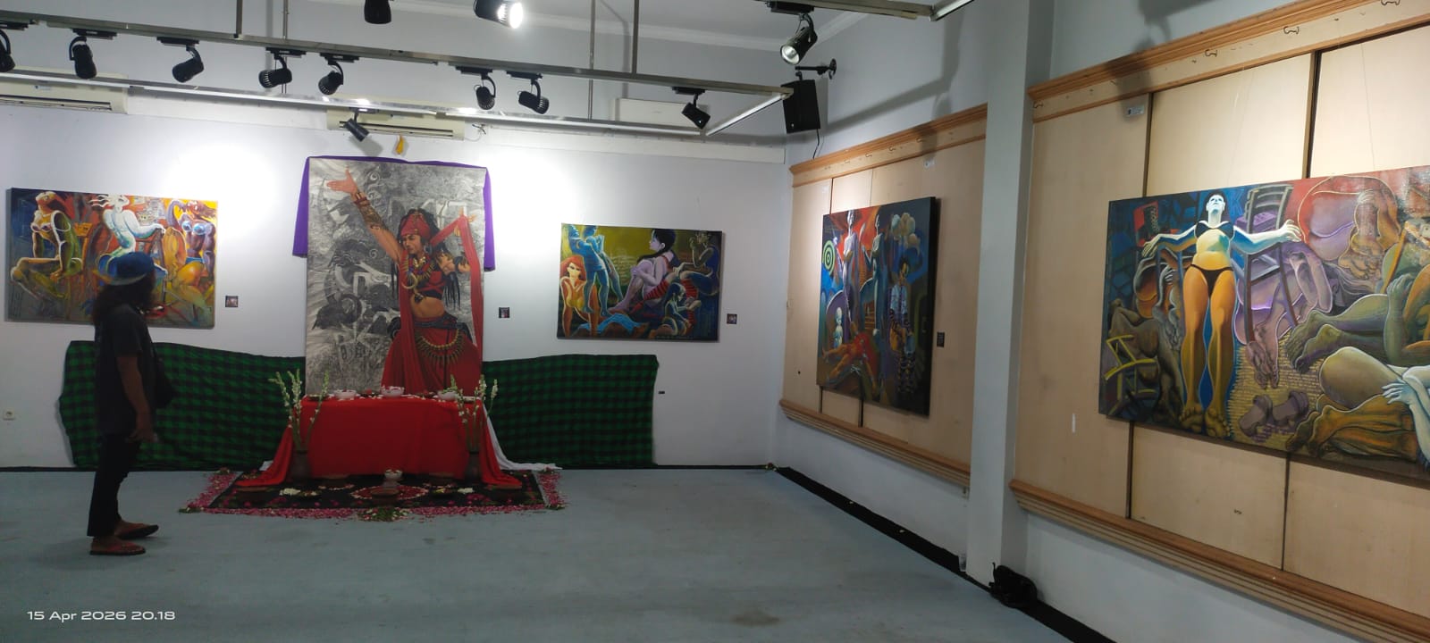 Pameran lukisan tunggal yang bertajuk tubuh-tubuh spiritual karya perupa Welldo Wnophringgo di Galeri Prabangkara Taman Budaya Jawa Timur, Jalan Gentengkali No 85 Surabaya.