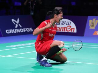 Kegembiraan Ester Nurumi Tri Wardoyo usai mengalahkan Huang Yu-Hsun dari Taiwan yang membawa Indonesia menempati juara grup. (foto: PBSI)