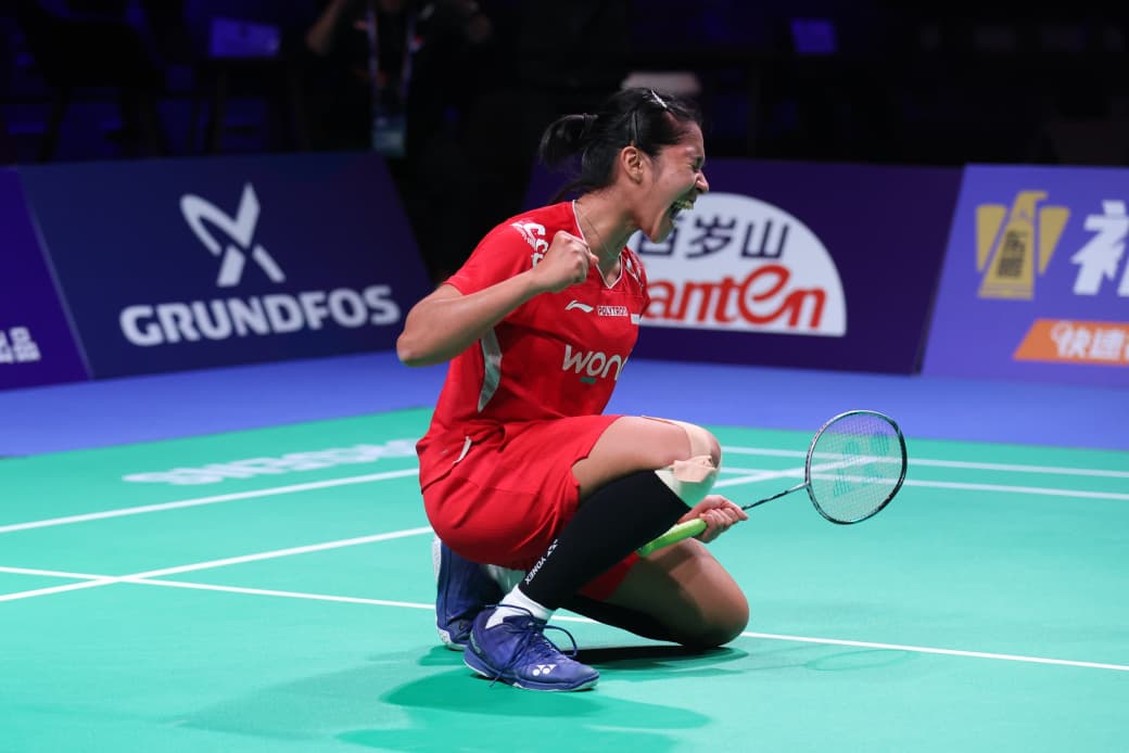 Kegembiraan Ester Nurumi Tri Wardoyo usai mengalahkan Huang Yu-Hsun dari Taiwan yang membawa Indonesia menempati juara grup. (foto: PBSI)