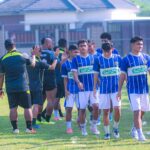 Para pemain Celebest usi berlatih di Lapangan Klodran, Karanganyar, Jumat pagi.