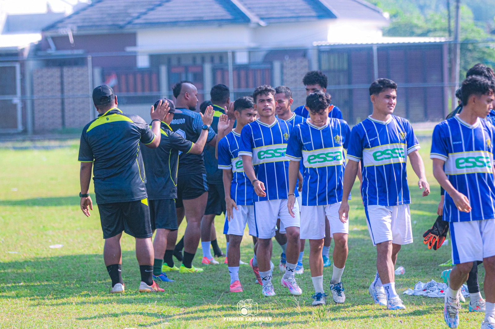 Para pemain Celebest usi berlatih di Lapangan Klodran, Karanganyar, Jumat pagi.