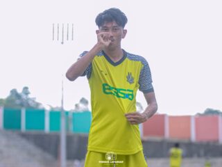 Selebrasi penyerang Celebest Mohamad ‘’Uci’’ Rifki setelah mencetak gol ke gawang Persada di pertandingan Babak 32 Besar Liga 4 Nasional 2025/2026 di Stadion Kebogiri, Boyolali, Jawa Tengah, Rabu sore (10/6/2026).