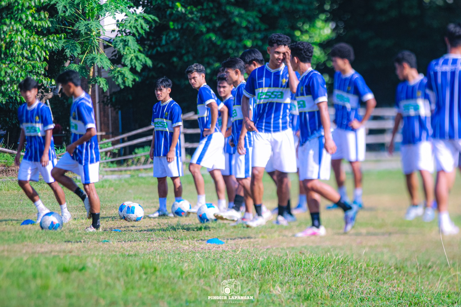 Para pemain Celebest FC saat berlatih di Lapangan Klodran, Karanganyar, Jawa Tengah, Senin pagi (15/6/2026).