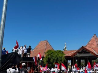 Ribuan Massa Turun ke Jalan Dukung Program MBG-Koperasi Merah Putih