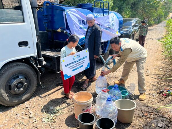Kekeringan Meluas, YBM PLN UIP JBTB Salurkan 50 Ribu Liter Air Bersih ke Bondowoso dan Mojokerto