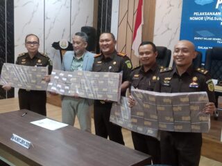 Kejari Perak Setor ke Negara Rp 4,9 M dari TPPU