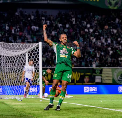 Persebaya akhirnya mampu merobek gawang PSIM pada menit ke-81 melalui diving header Alex Martins setelah menerima umpan Jefferson Silva dari sisi kanan pertahanan lawan.