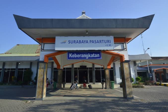 Stasiun Surabaya Pasarturi melayani 2.789.978 pelanggan, dengan 1.411.851 pelanggan berangkat dan 1.378.127 pelanggan tiba.